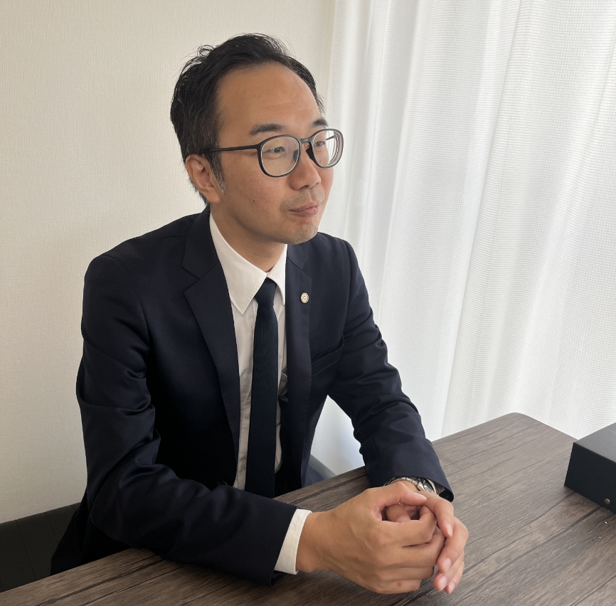 代表行政書士 嶽元 敬介